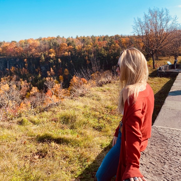 Meet your Posher, Jaclyn - Picture 7 of 7